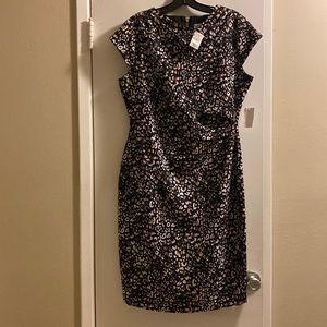 Neiman Marcus Neck Sheath dress 💐